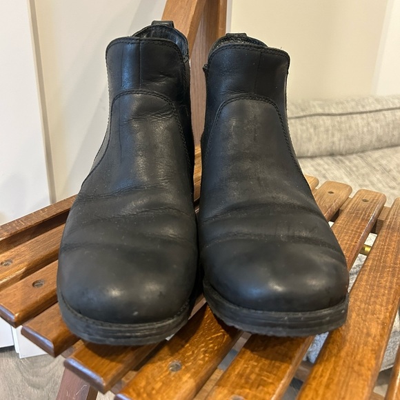 UGG Women's Bonham Ankle Boot Black Leather size 8 - Picture 7 of 9